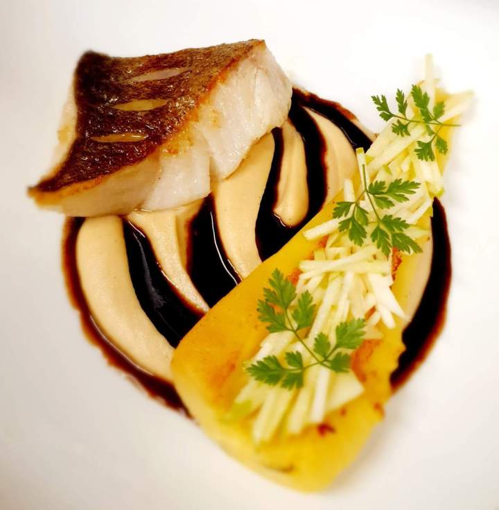 Restaurant with a terrace in Gavaudun