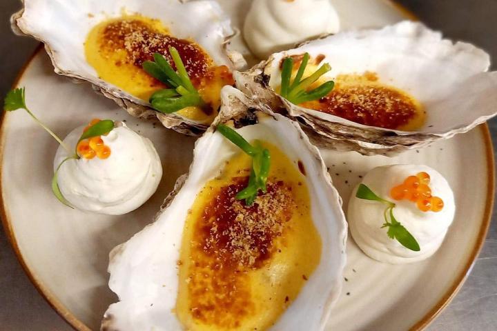 Notre restaurant semi-gastronomique propose des plats raffinés à des prix accessibles